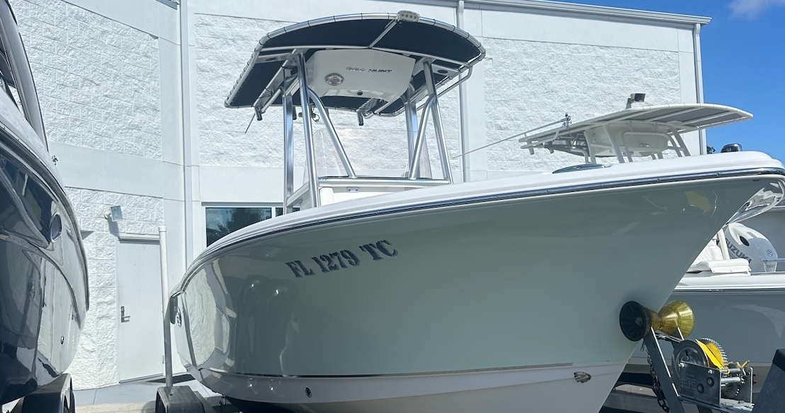 9 Passenger Center Console (Fishing Boat)